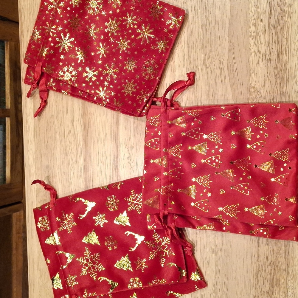 6 Assorted Red Drawstring Bags - Picture 4 of 7